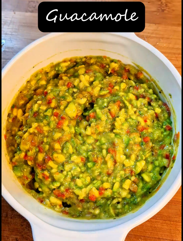 Colorul Avocado Guacamole in one Bowl!