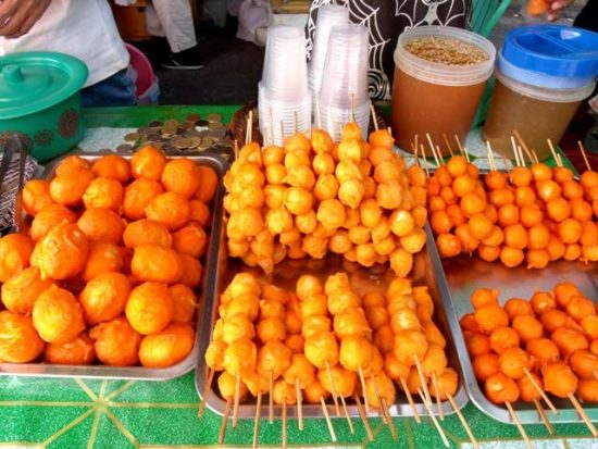 Tokneneng vs Kwek Kwek